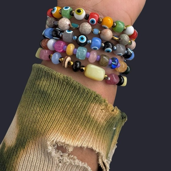 Multicolor Glass Bead Bracelet - Picture 2 of 5